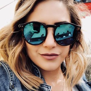 Meet your Posher, Ely